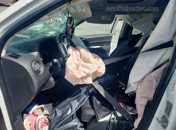 1C4NJCEB2HD156057 2017 JEEP COMPASS White Front interior view