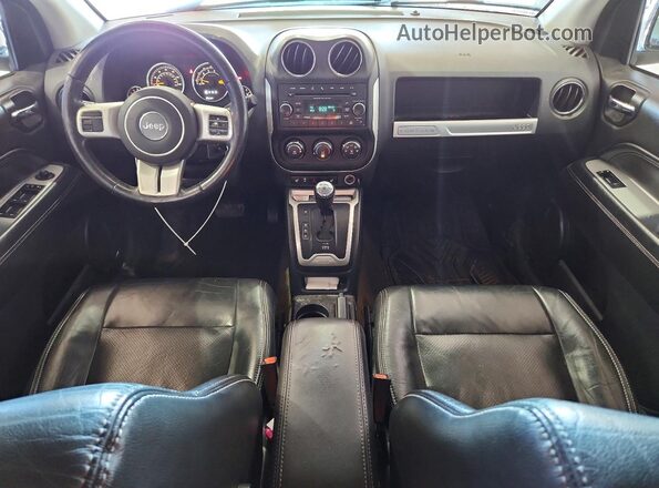 1C4NJCEBXHD185001 2017 JEEP COMPASS Black Вид панелі приладів