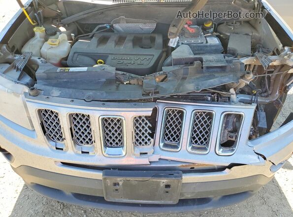 1C4NJDAB2GD579134 2016 JEEP COMPASS Silver Vista del compartimento del motor