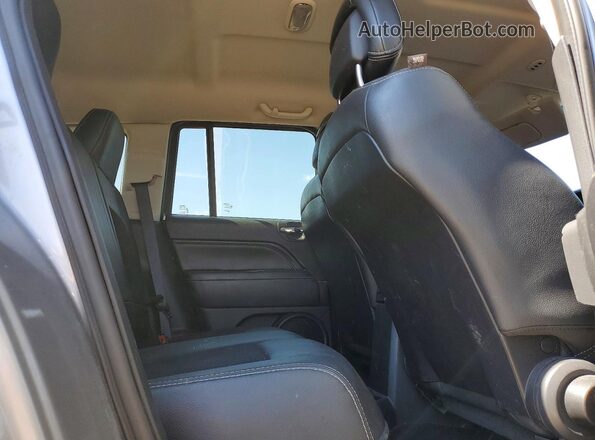 1C4NJDAB2GD579134 2016 JEEP COMPASS Silver Vista interior trasera