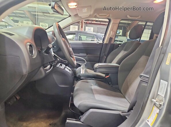 1C4NJDBB2GD631599 2016 JEEP COMPASS Серебряный Вид салона спереди