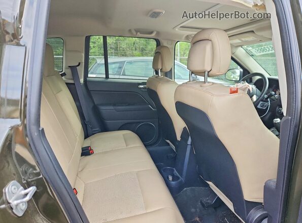 1C4NJDBB2HD173600 2017 JEEP COMPASS Green Вид задньої частини салону