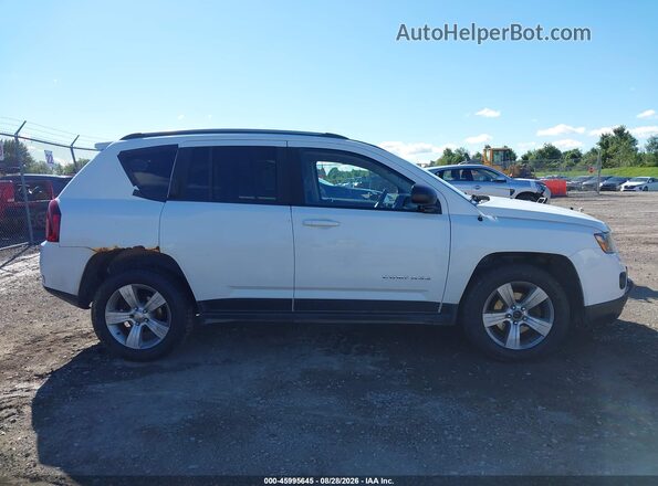 1C4NJDBB3GD596426 2016 JEEP COMPASS White Вид задньої частини салону