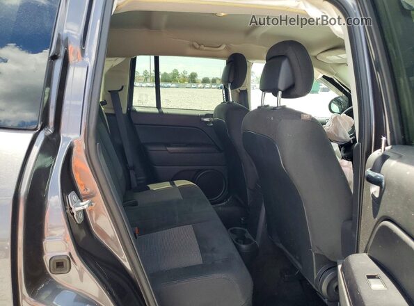 1C4NJDBB3GD635922 2016 JEEP COMPASS Gray Widok wnętrza z tyłu