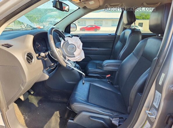 1C4NJDBB3GD657774 2016 JEEP COMPASS Silver Front interior view