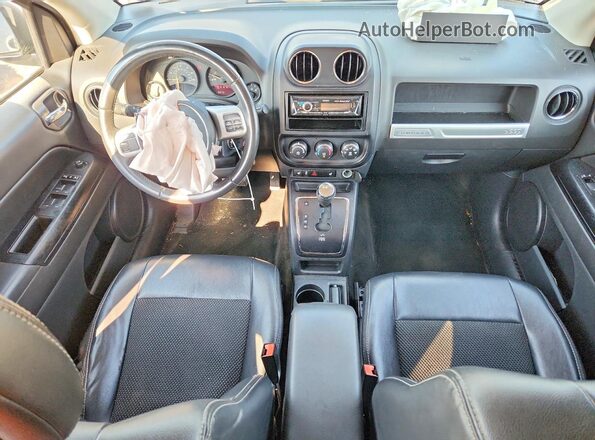 1C4NJDBB3GD657774 2016 JEEP COMPASS Silver Dashboard view