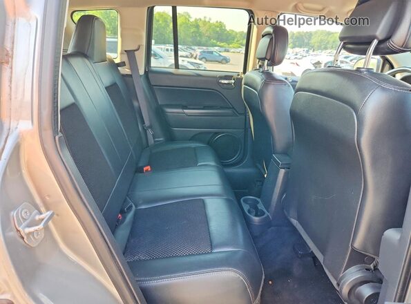1C4NJDBB3GD657774 2016 JEEP COMPASS Silver Rear interior view