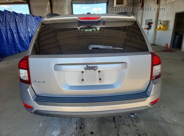 1C4NJDBB4GD551608 2016 JEEP COMPASS Silver Widok z tyłu