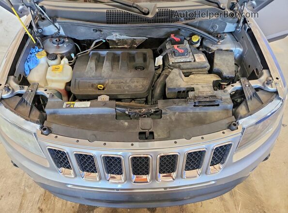 1C4NJDBB4GD551608 2016 JEEP COMPASS Silver Widok wnętrza z tyłu