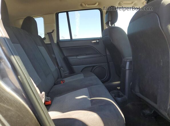 1C4NJDBB4GD556808 2016 JEEP COMPASS Gray უკანა სალონის ხედი