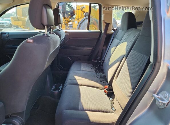 1C4NJDBB8GD691709 2016 JEEP COMPASS Silver Vista de los asientos traseros