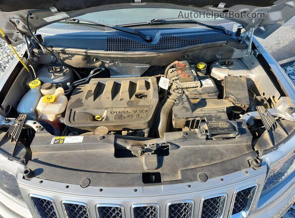 1C4NJDBB8GD691709 2016 JEEP COMPASS Silver Vista interior trasera
