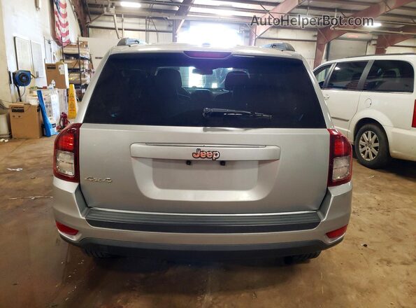 1C4NJDBB8HD143646 2017 JEEP COMPASS Silver Вид ззаду
