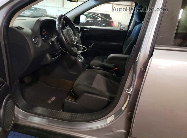 1C4NJDBB8HD143646 2017 JEEP COMPASS Silver Вид салону спереду