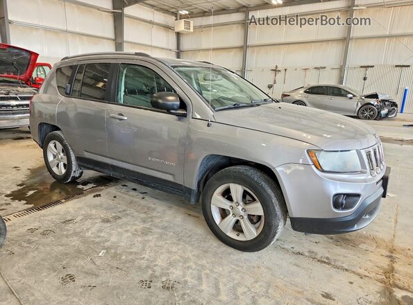 1C4NJDBBXGD556277 2016 JEEP COMPASS Silver Delantero derecho