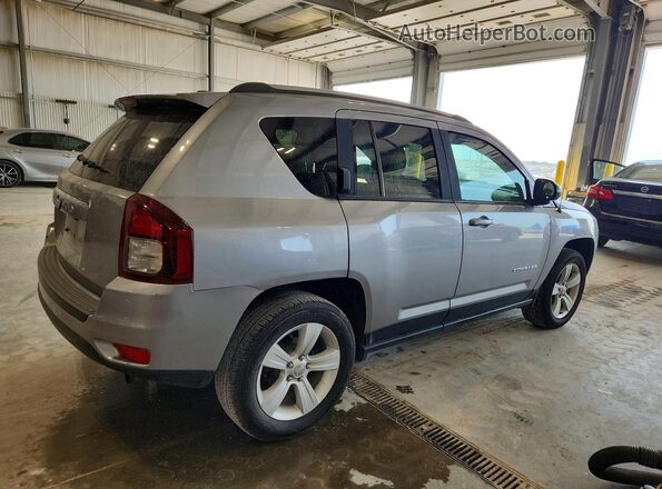 1C4NJDBBXGD556277 2016 JEEP COMPASS Silver Trasero derecho