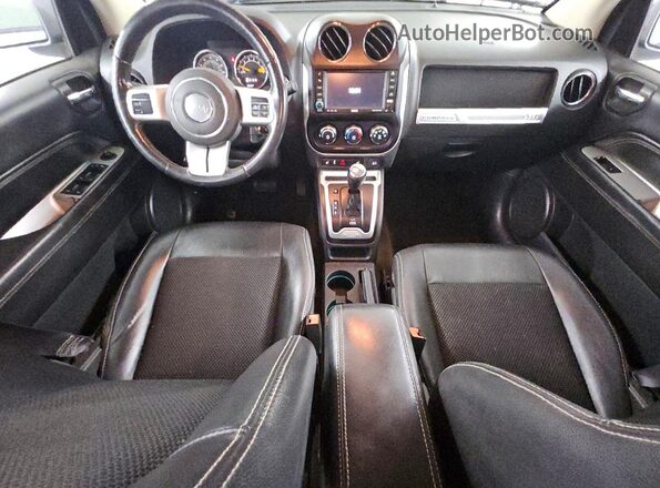 1C4NJDEB0GD617065 2016 JEEP COMPASS Gray Widok deski rozdzielczej