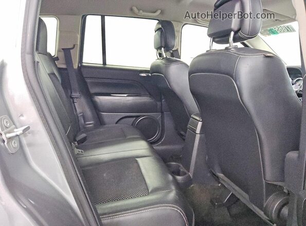 1C4NJDEB0GD617065 2016 JEEP COMPASS Gray Widok wnętrza z tyłu