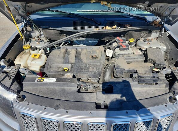 1C4NJDEB0GD709020 2016 JEEP COMPASS Silver Vista del compartimento del motor