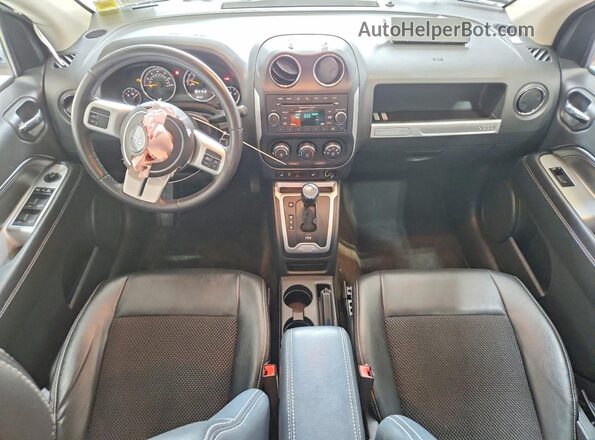 1C4NJDEB0HD111835 2017 JEEP COMPASS White Widok deski rozdzielczej