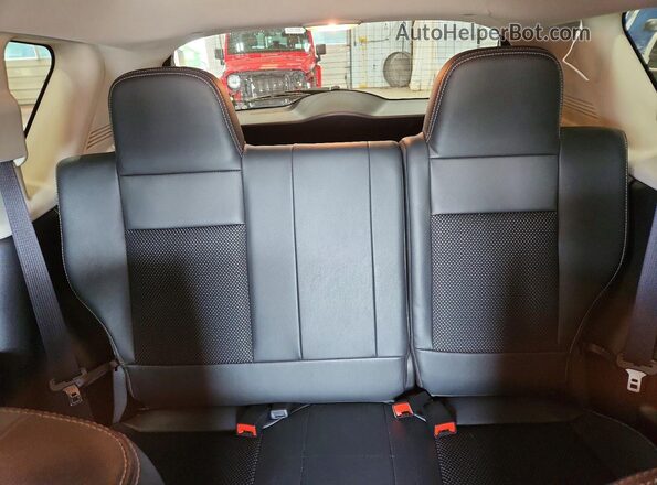 1C4NJDEB0HD111835 2017 JEEP COMPASS White Widok tylnych siedzeń