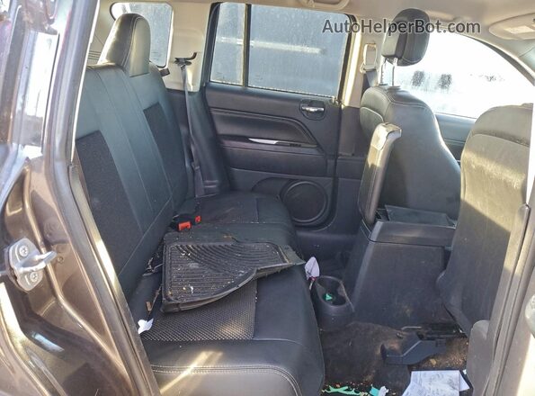 1C4NJDEB0HD191105 2017 JEEP COMPASS Gray Вид задньої частини салону