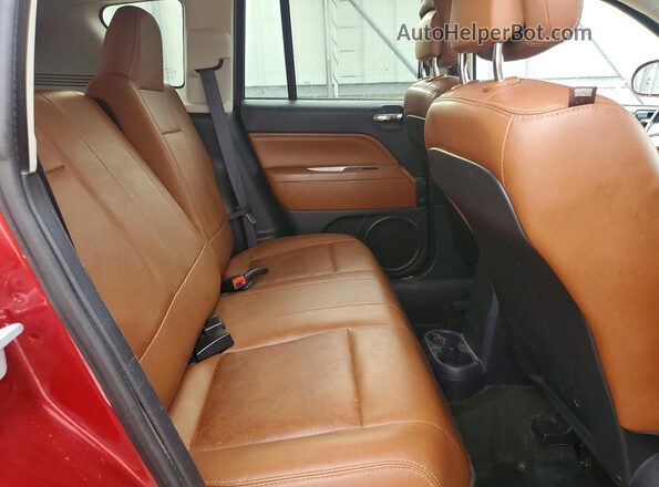 1C4NJDEB2GD747011 2016 JEEP COMPASS Burgundy Widok wnętrza z tyłu