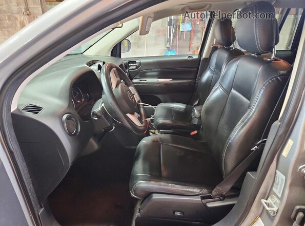 1C4NJDEB4GD672764 2016 JEEP COMPASS Silver Вид салону спереду
