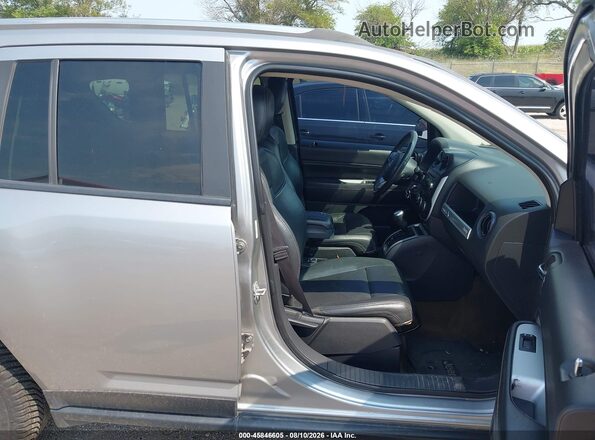 1C4NJDEB4GD674823 2016 JEEP COMPASS Серебряный Вид салона спереди