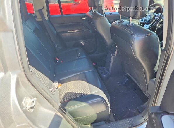 1C4NJDEB5GD616719 2016 JEEP COMPASS Серый Вид задних сидений