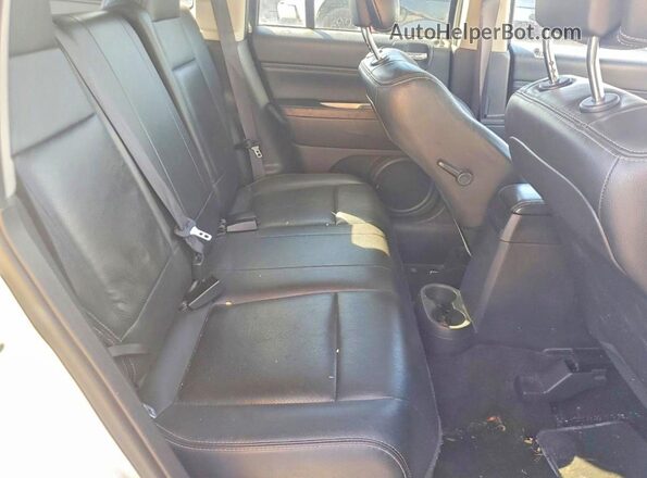 1C4NJDEB5GD651003 2016 JEEP COMPASS White Widok wnętrza z tyłu