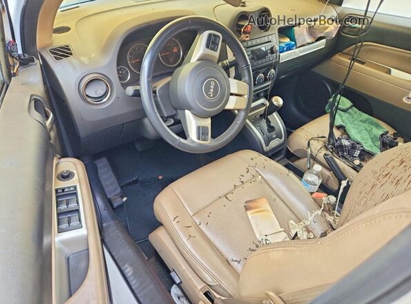 1C4NJDEB5GD658274 2016 JEEP COMPASS White Dashboard view