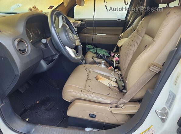 1C4NJDEB5GD658274 2016 JEEP COMPASS White Front interior view