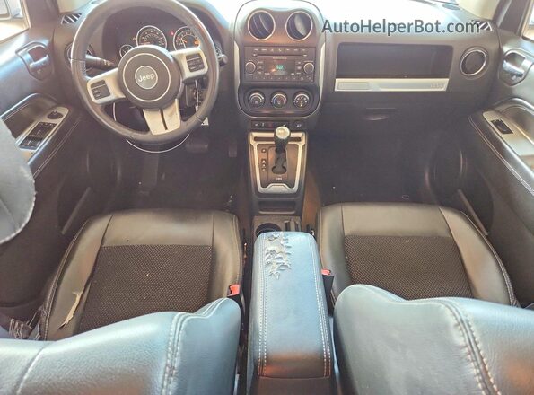 1C4NJDEB8GD685789 2016 JEEP COMPASS Gray Widok deski rozdzielczej
