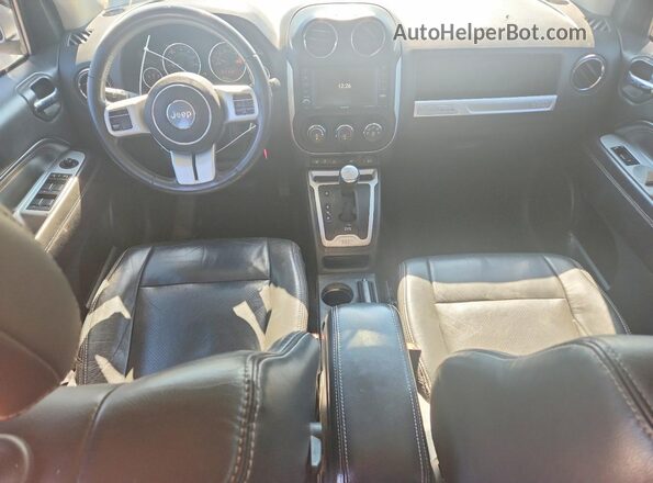 1C4NJDEB8HD111159 2017 JEEP COMPASS Серебряный Вид панели приборов