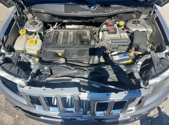 1C4NJDEB8HD111159 2017 JEEP COMPASS Серебряный Вид задней части салона