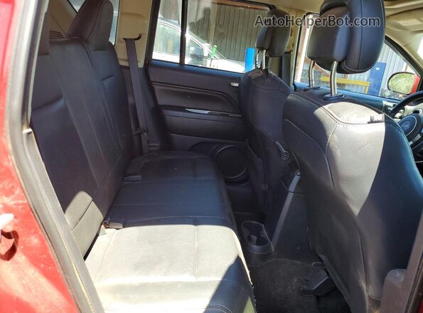 1C4NJDEBXHD128366 2017 JEEP COMPASS Maroon Rear interior view