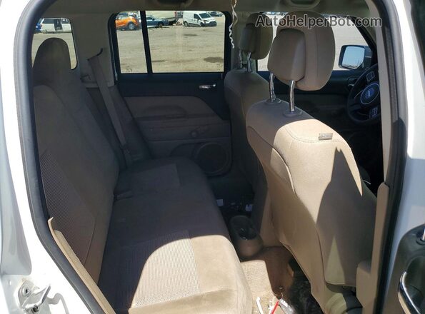 1C4NJPBA0GD676629 2016 JEEP PATRIOT White უკანა სავარძლების ხედი