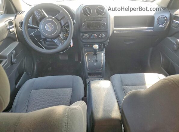 1C4NJPBA1HD118662 2017 JEEP PATRIOT Silver Вид панелі приладів