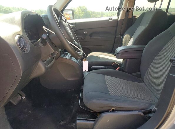 1C4NJPBA1HD118662 2017 JEEP PATRIOT Silver Вид салону спереду