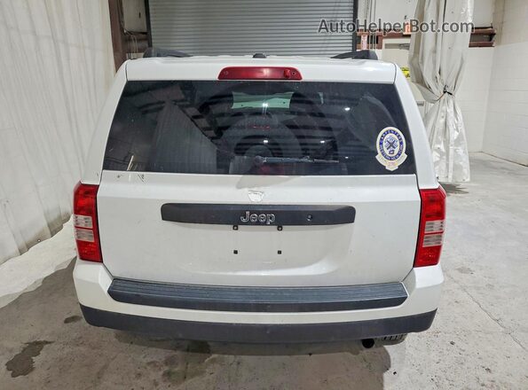 1C4NJPBA2GD636634 2016 JEEP PATRIOT White Widok z tyłu