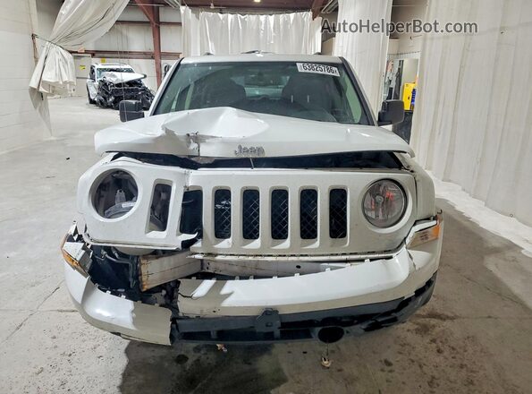 1C4NJPBA2GD636634 2016 JEEP PATRIOT White Widok z przodu