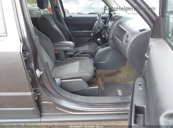 1C4NJPBA3GD719859 2016 JEEP PATRIOT Серый Вид салона спереди