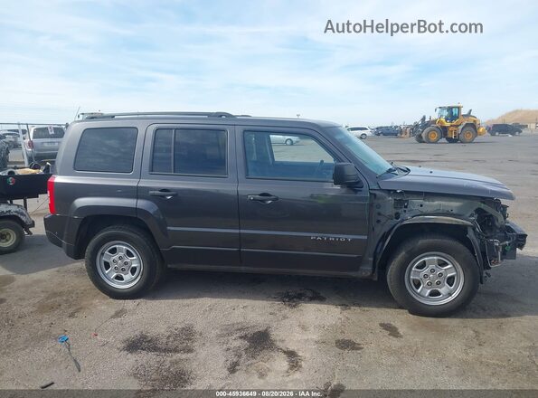 1C4NJPBA3HD136175 2017 JEEP PATRIOT Серый Вид задней части салона