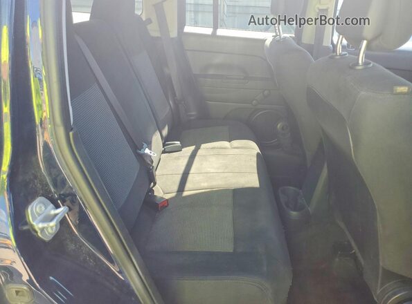 1C4NJPBA4HD134855 2017 JEEP PATRIOT Blue Widok wnętrza z tyłu