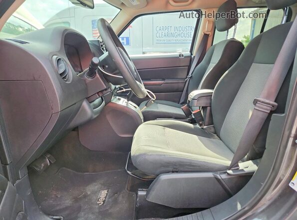 1C4NJPBA5GD537287 2016 JEEP PATRIOT Gray Dashboard view