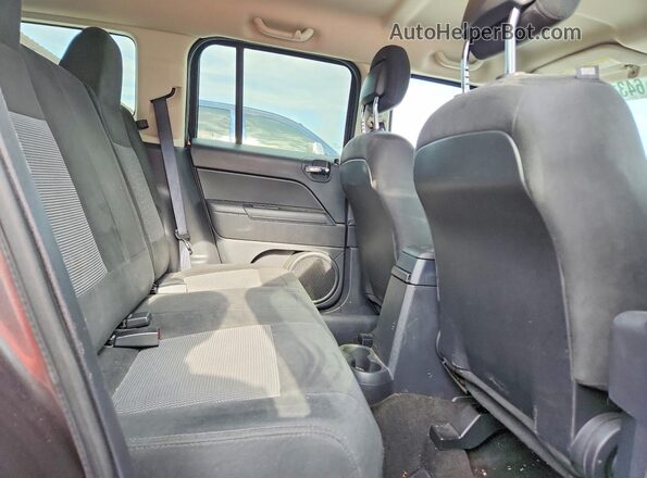 1C4NJPBA5GD537287 2016 JEEP PATRIOT Gray Rear interior view