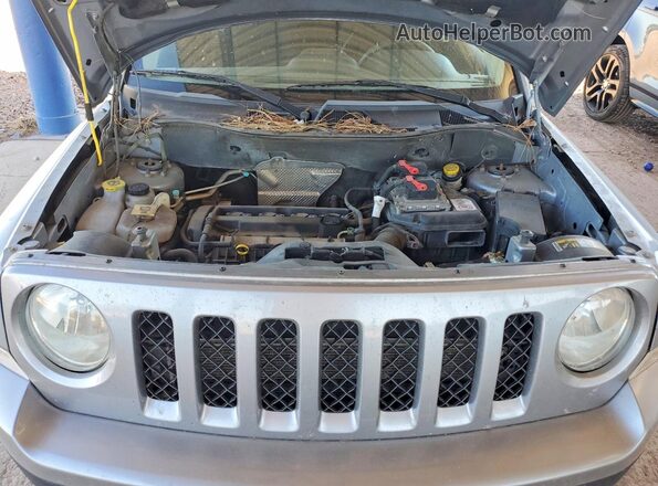 1C4NJPBA6GD601501 2016 JEEP PATRIOT Gray Вид задньої частини салону