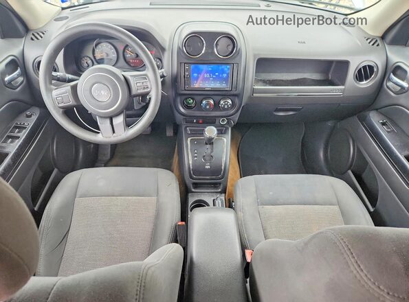 1C4NJPBA6GD669782 2016 JEEP PATRIOT Серебряный Вид панели приборов