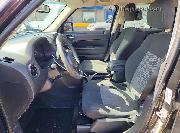 1C4NJPBA7GD575765 2016 JEEP PATRIOT Black Front interior view